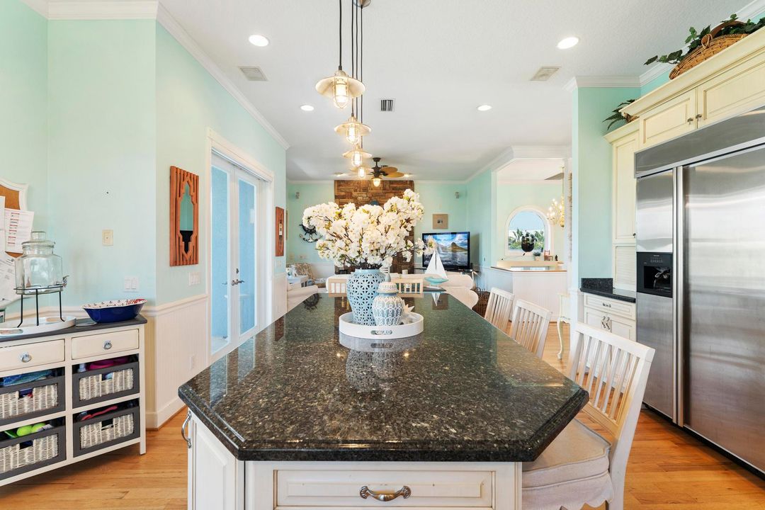 На продажу: $3,700,000 (4 спален, 3 ванн, 3652 Квадратных фут)