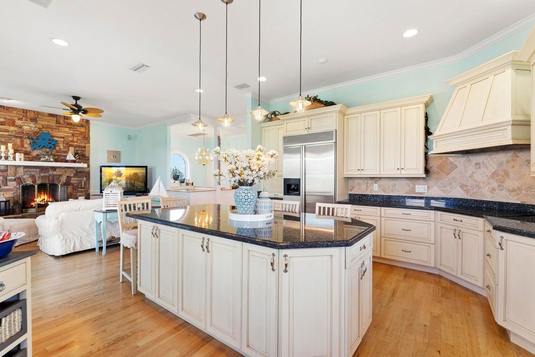 На продажу: $3,700,000 (4 спален, 3 ванн, 3652 Квадратных фут)