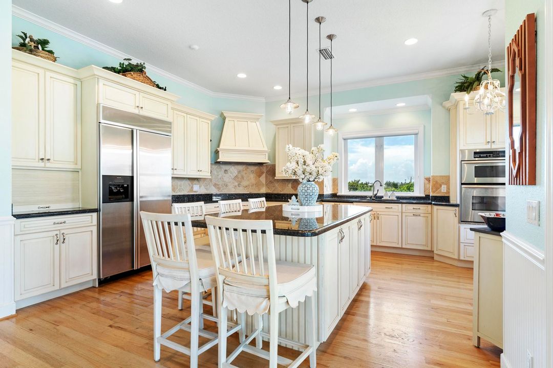 На продажу: $3,700,000 (4 спален, 3 ванн, 3652 Квадратных фут)