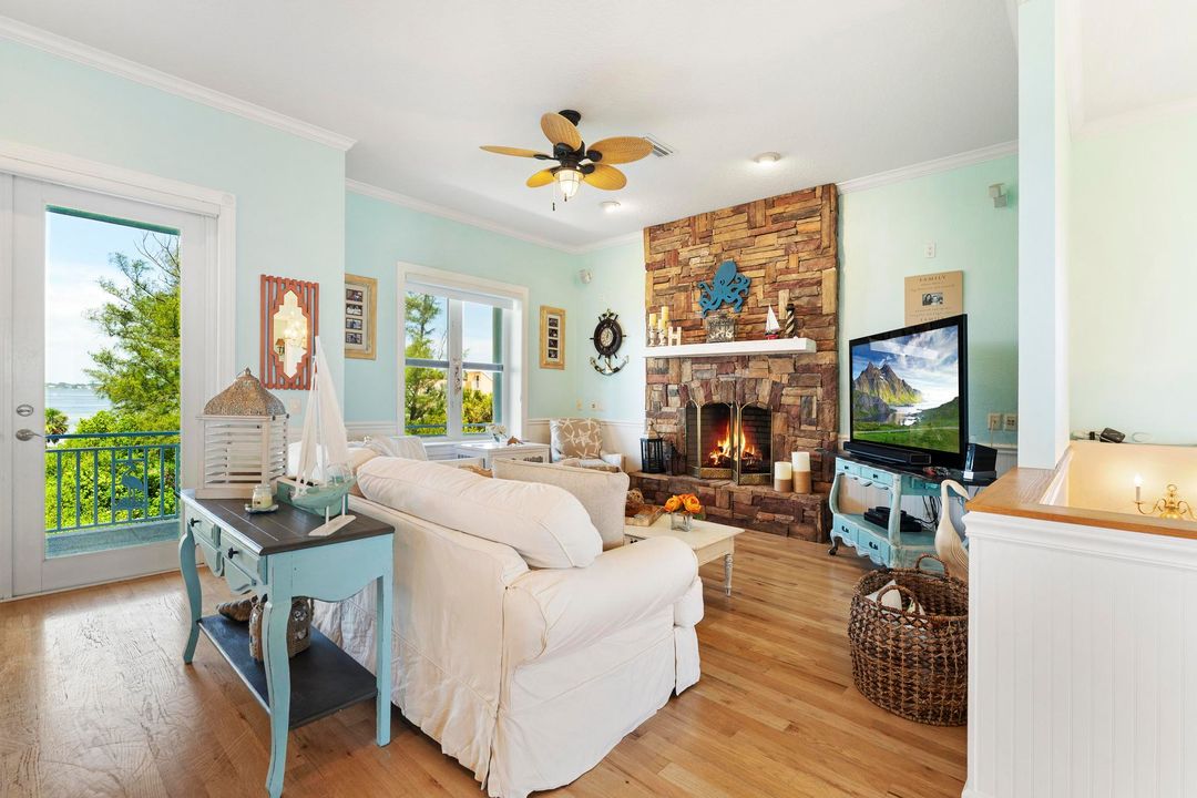 На продажу: $3,700,000 (4 спален, 3 ванн, 3652 Квадратных фут)