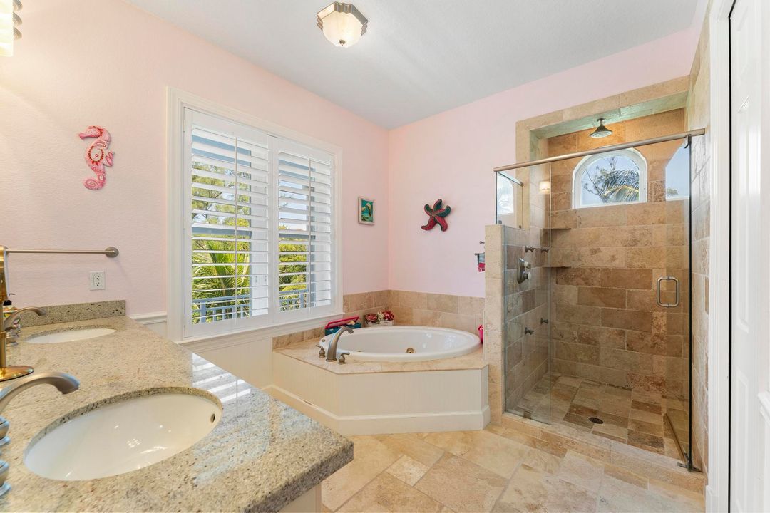 На продажу: $3,700,000 (4 спален, 3 ванн, 3652 Квадратных фут)