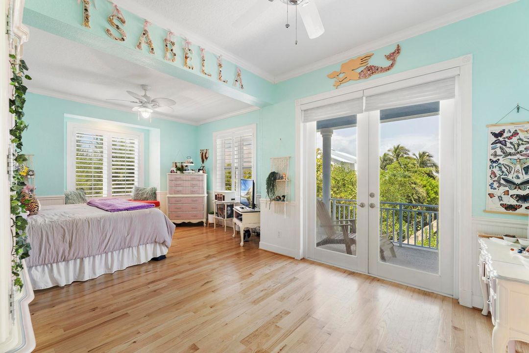 На продажу: $3,700,000 (4 спален, 3 ванн, 3652 Квадратных фут)