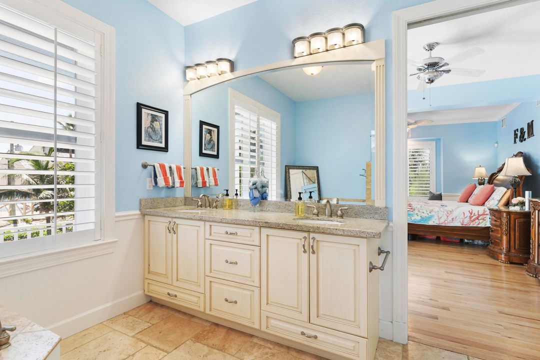 На продажу: $3,700,000 (4 спален, 3 ванн, 3652 Квадратных фут)