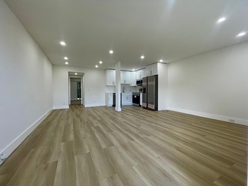 待售: $99,000 (1 贝兹, 1 浴室, 715 平方英尺)