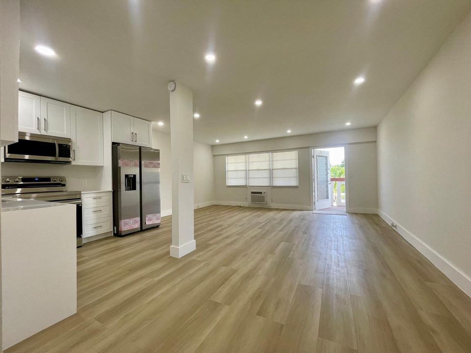 待售: $99,000 (1 贝兹, 1 浴室, 715 平方英尺)