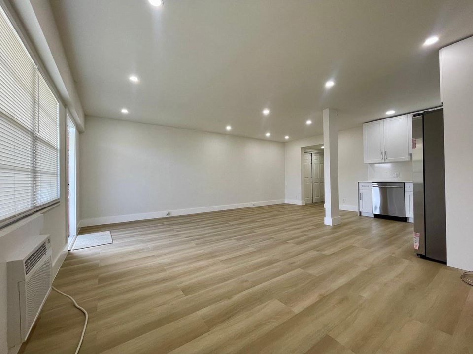 待售: $99,000 (1 贝兹, 1 浴室, 715 平方英尺)