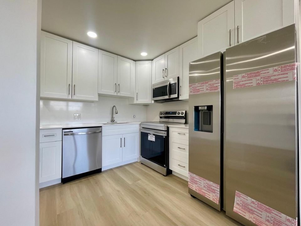 待售: $99,000 (1 贝兹, 1 浴室, 715 平方英尺)