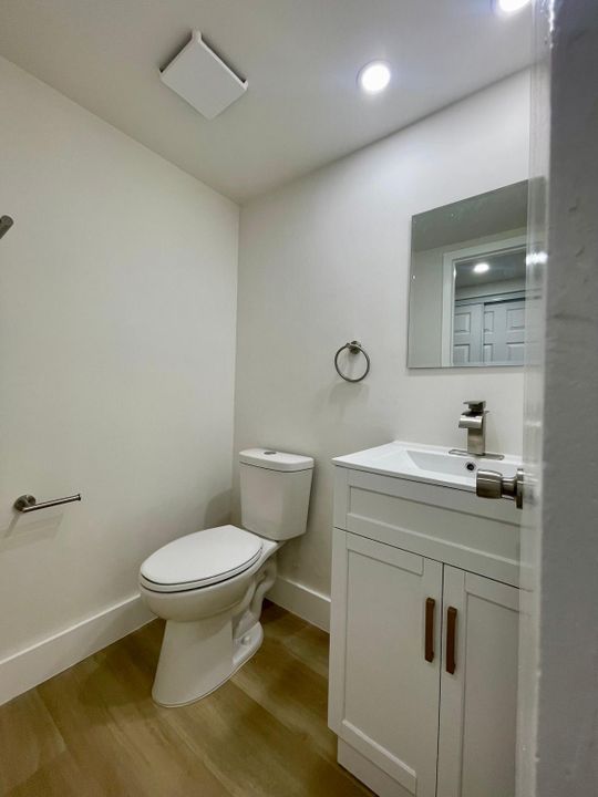 待售: $99,000 (1 贝兹, 1 浴室, 715 平方英尺)