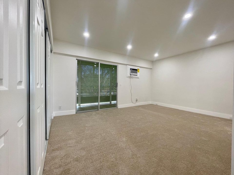 待售: $99,000 (1 贝兹, 1 浴室, 715 平方英尺)