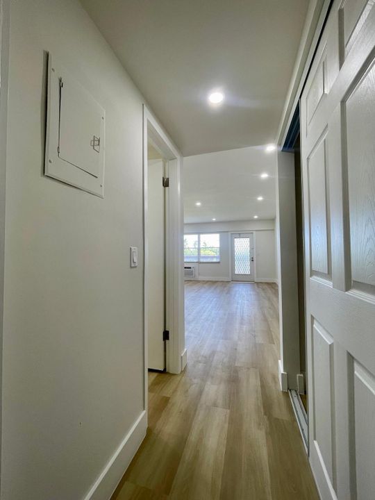 待售: $99,000 (1 贝兹, 1 浴室, 715 平方英尺)