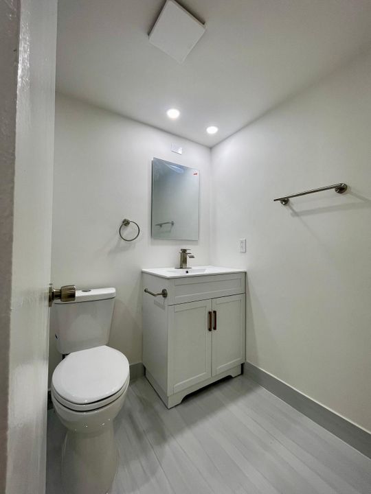 待售: $99,000 (1 贝兹, 1 浴室, 715 平方英尺)