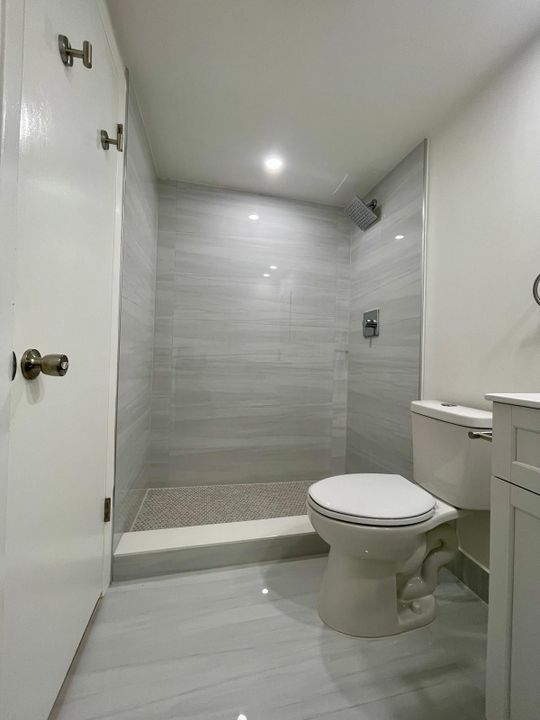 待售: $99,000 (1 贝兹, 1 浴室, 715 平方英尺)