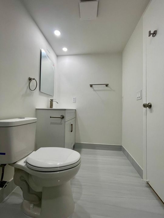 待售: $99,000 (1 贝兹, 1 浴室, 715 平方英尺)