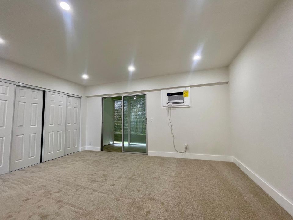 待售: $99,000 (1 贝兹, 1 浴室, 715 平方英尺)