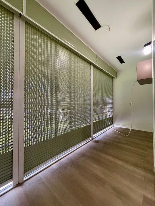 待售: $99,000 (1 贝兹, 1 浴室, 715 平方英尺)