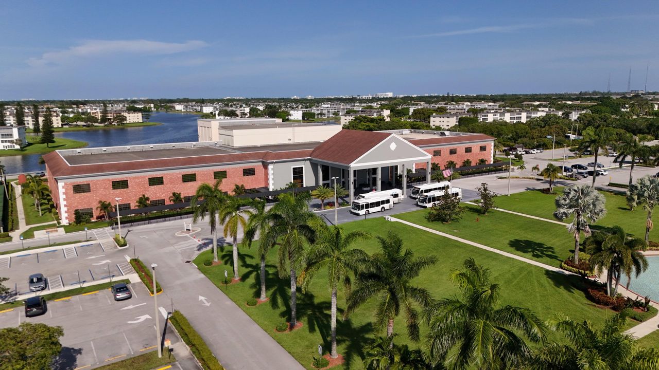 待售: $99,000 (1 贝兹, 1 浴室, 715 平方英尺)