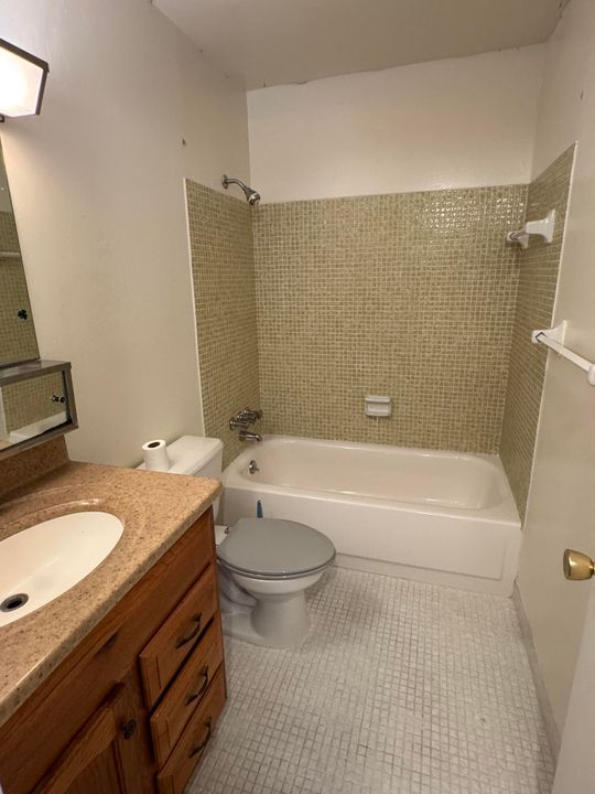 Activo con contrato: $139,900 (2 camas, 2 baños, 858 Pies cuadrados)