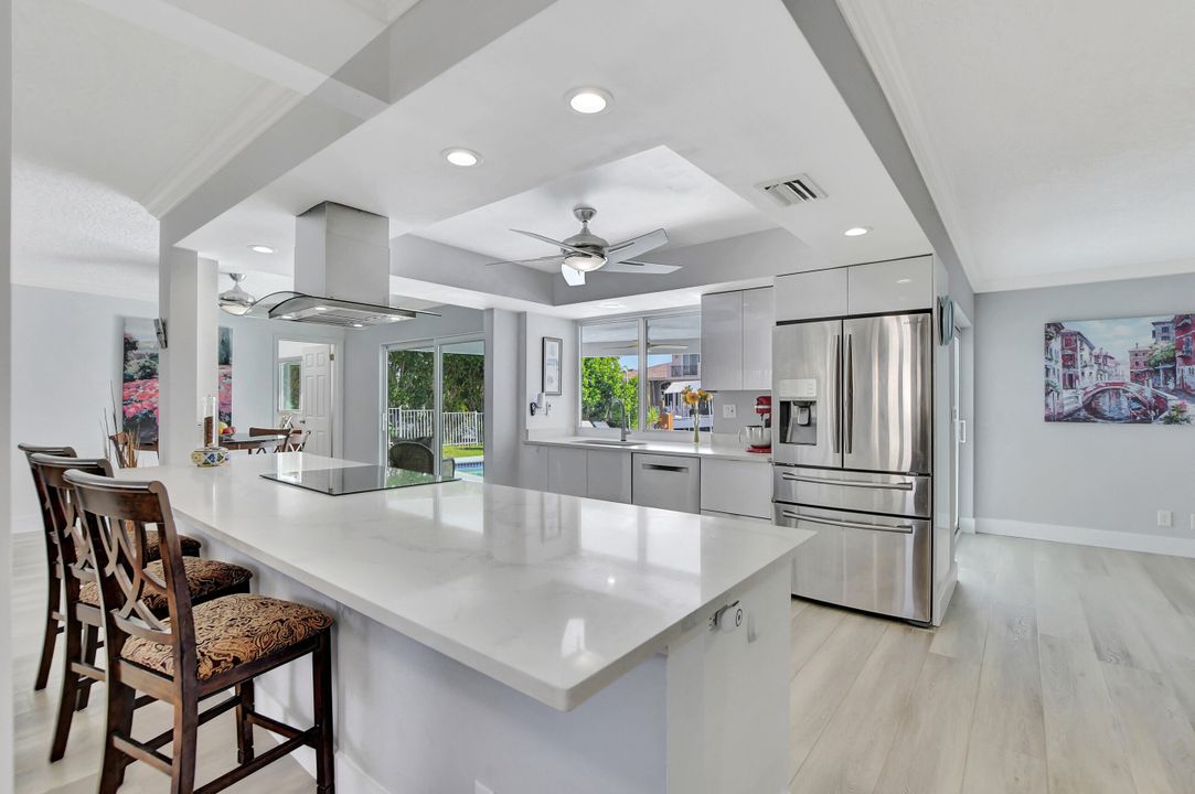 合同活跃: $2,245,000 (4 贝兹, 3 浴室, 1908 平方英尺)