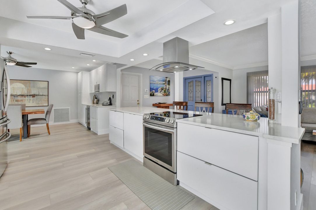 合同活跃: $2,245,000 (4 贝兹, 3 浴室, 1908 平方英尺)