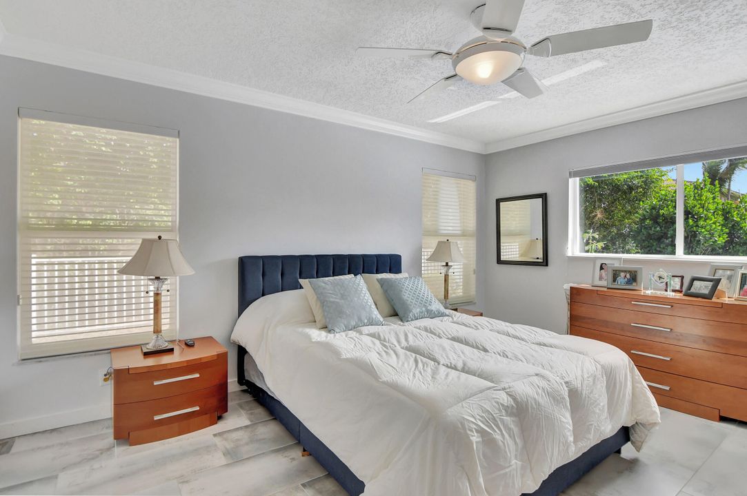 合同活跃: $2,245,000 (4 贝兹, 3 浴室, 1908 平方英尺)