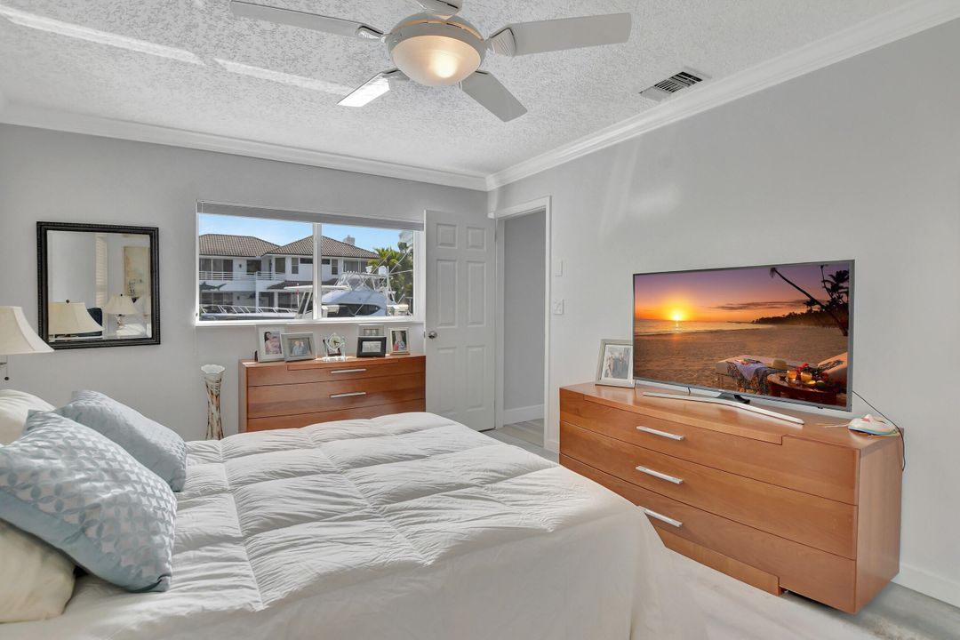 合同活跃: $2,245,000 (4 贝兹, 3 浴室, 1908 平方英尺)