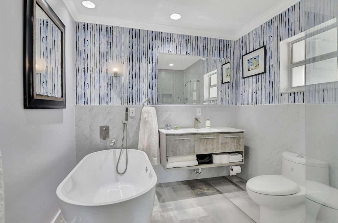 合同活跃: $2,245,000 (4 贝兹, 3 浴室, 1908 平方英尺)