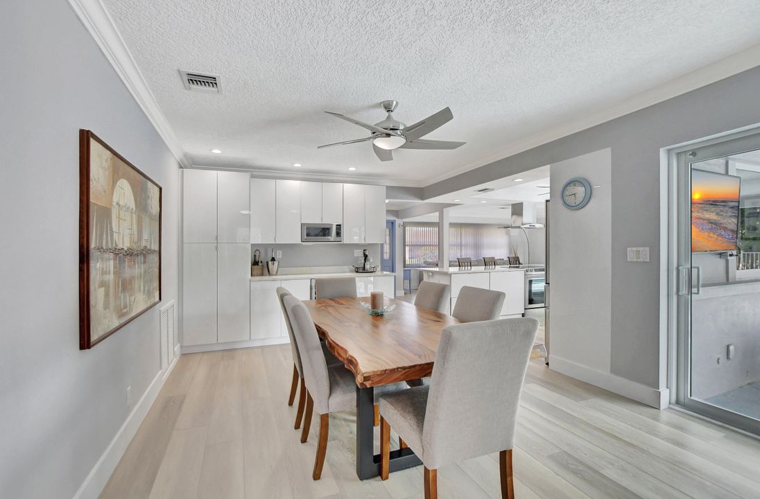 合同活跃: $2,245,000 (4 贝兹, 3 浴室, 1908 平方英尺)