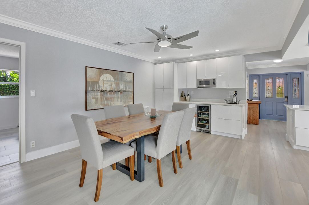 合同活跃: $2,245,000 (4 贝兹, 3 浴室, 1908 平方英尺)