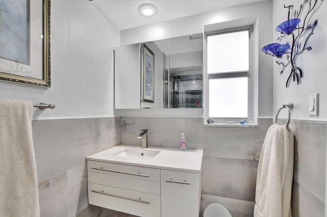 合同活跃: $2,245,000 (4 贝兹, 3 浴室, 1908 平方英尺)