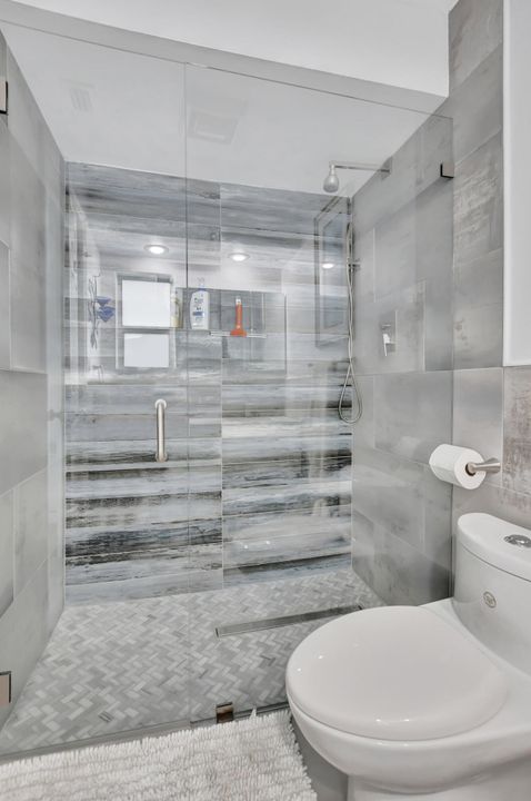 合同活跃: $2,245,000 (4 贝兹, 3 浴室, 1908 平方英尺)