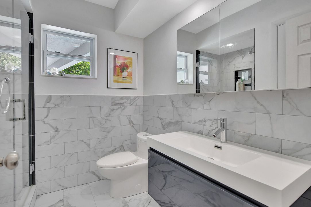 合同活跃: $2,245,000 (4 贝兹, 3 浴室, 1908 平方英尺)