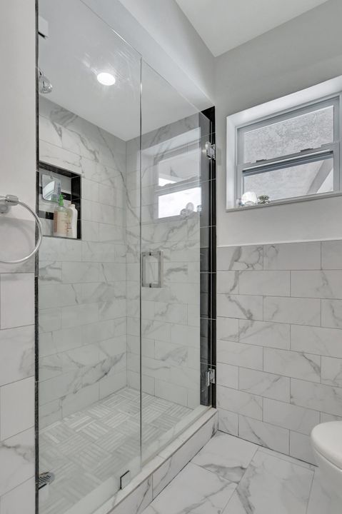 合同活跃: $2,245,000 (4 贝兹, 3 浴室, 1908 平方英尺)