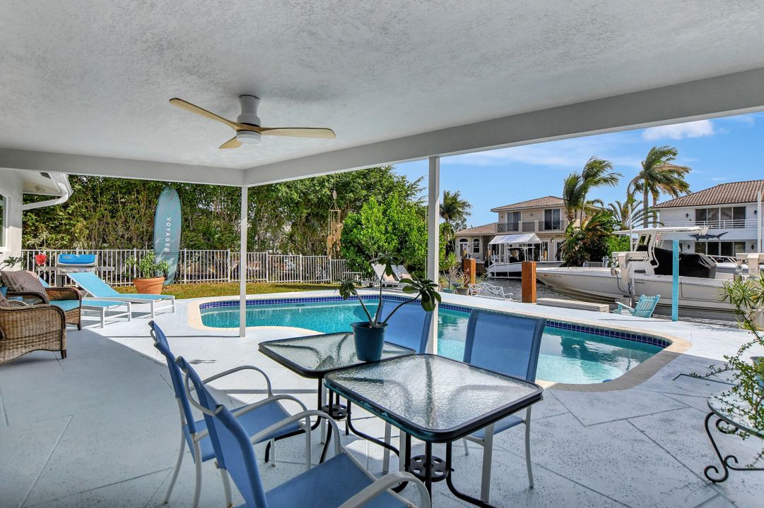 合同活跃: $2,245,000 (4 贝兹, 3 浴室, 1908 平方英尺)