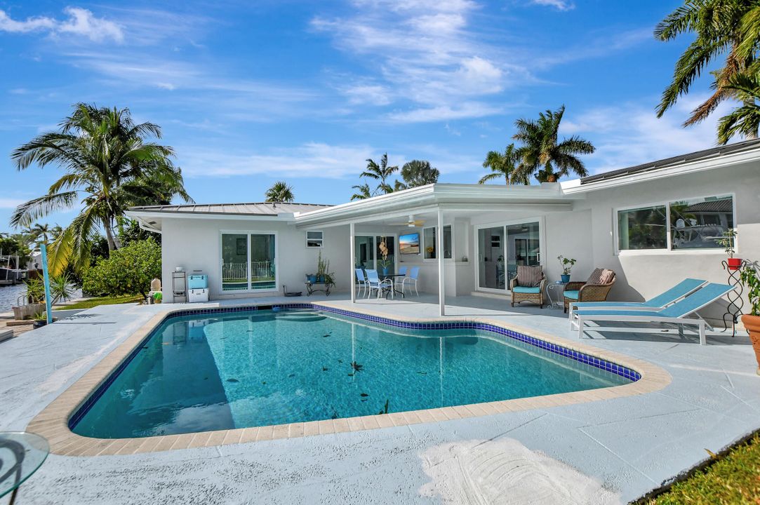 合同活跃: $2,245,000 (4 贝兹, 3 浴室, 1908 平方英尺)