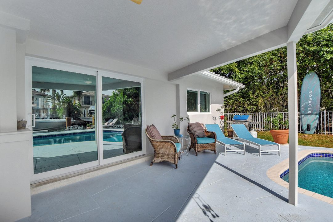 合同活跃: $2,245,000 (4 贝兹, 3 浴室, 1908 平方英尺)