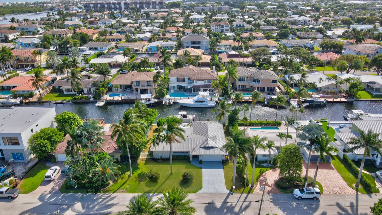 合同活跃: $2,245,000 (4 贝兹, 3 浴室, 1908 平方英尺)