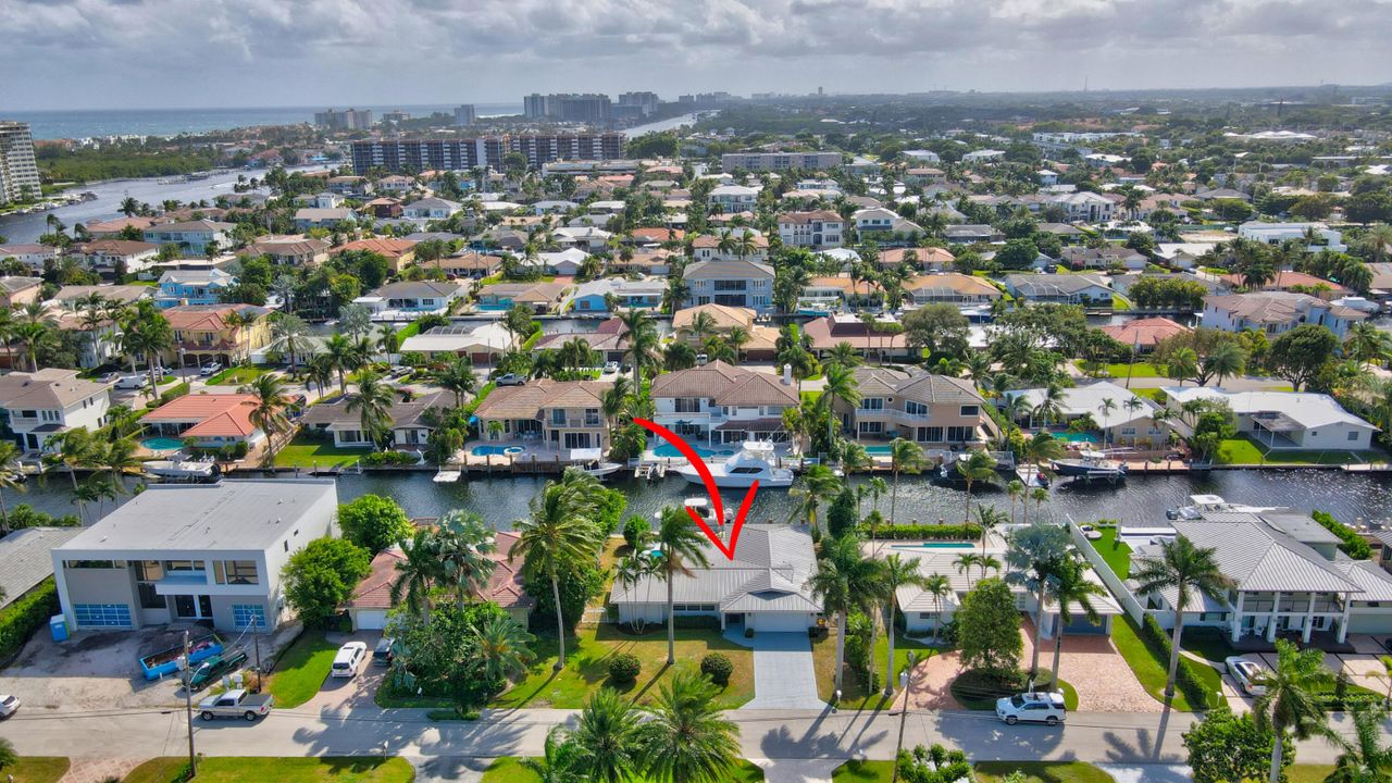 合同活跃: $2,245,000 (4 贝兹, 3 浴室, 1908 平方英尺)