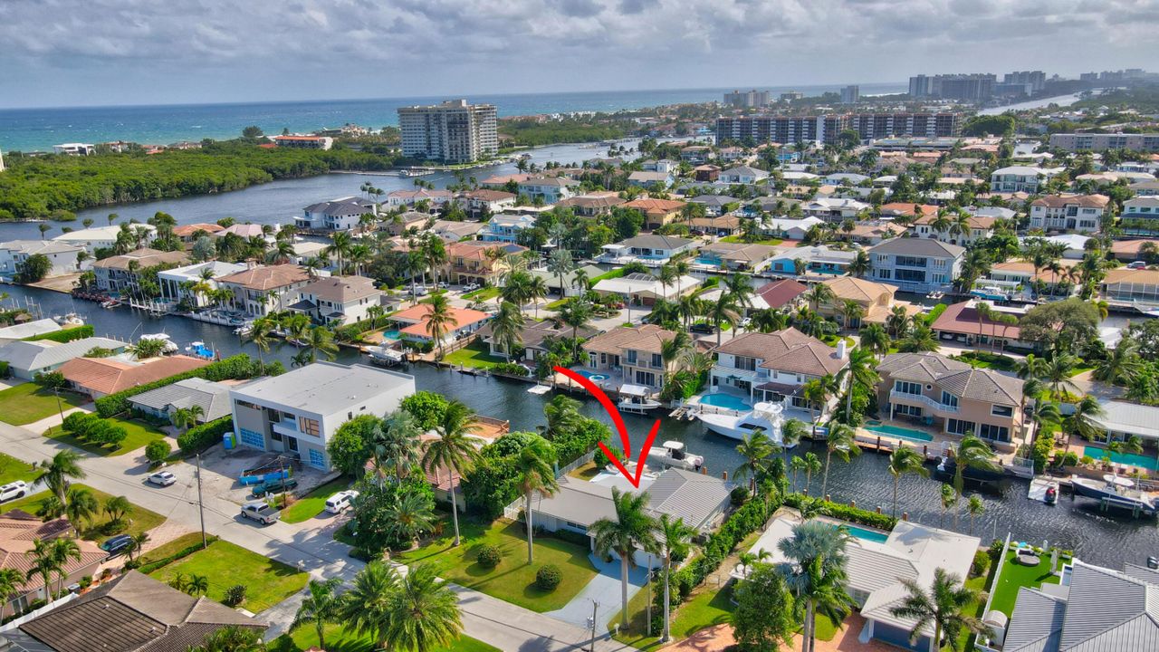 合同活跃: $2,245,000 (4 贝兹, 3 浴室, 1908 平方英尺)