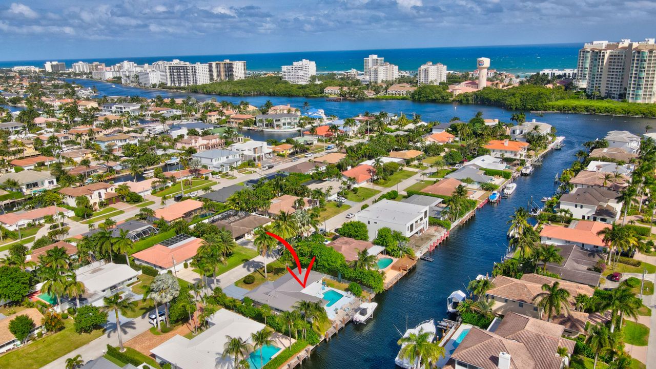 合同活跃: $2,245,000 (4 贝兹, 3 浴室, 1908 平方英尺)