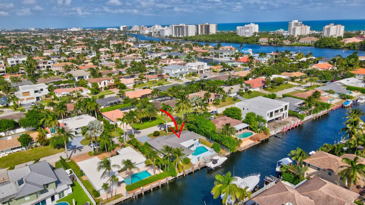 合同活跃: $2,245,000 (4 贝兹, 3 浴室, 1908 平方英尺)