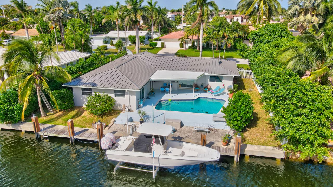 合同活跃: $2,245,000 (4 贝兹, 3 浴室, 1908 平方英尺)