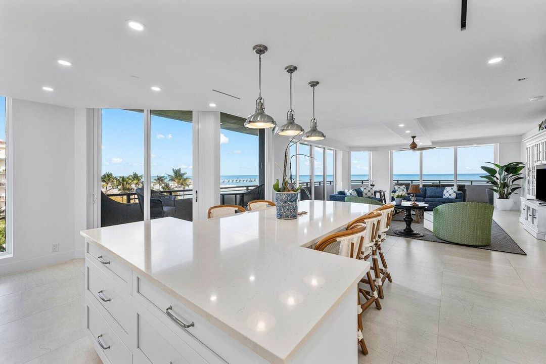 На продажу: $4,395,000 (2 спален, 2 ванн, 2244 Квадратных фут)