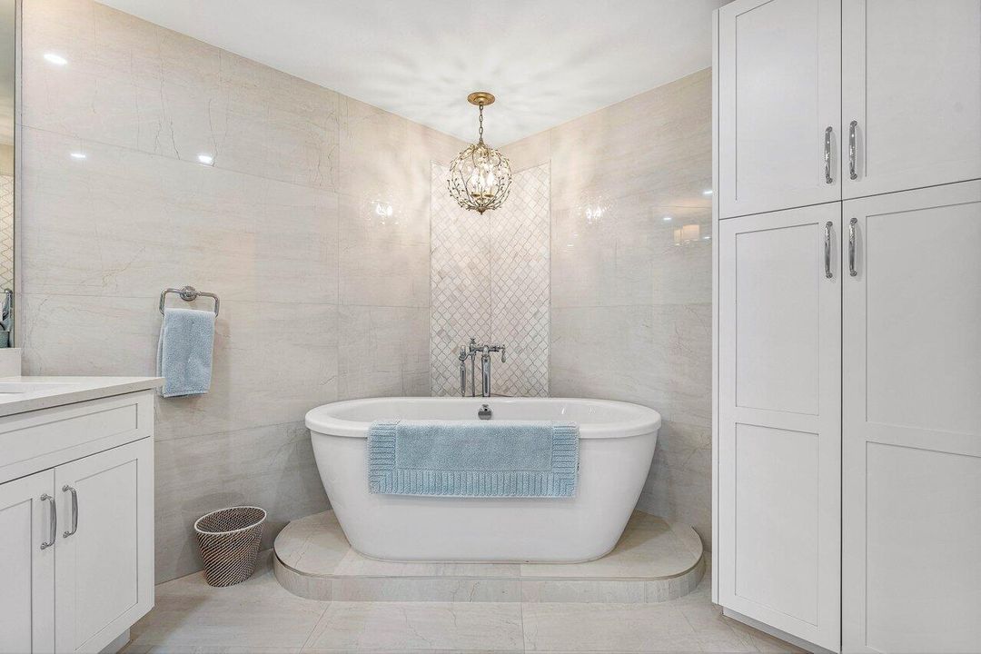 На продажу: $4,395,000 (2 спален, 2 ванн, 2244 Квадратных фут)