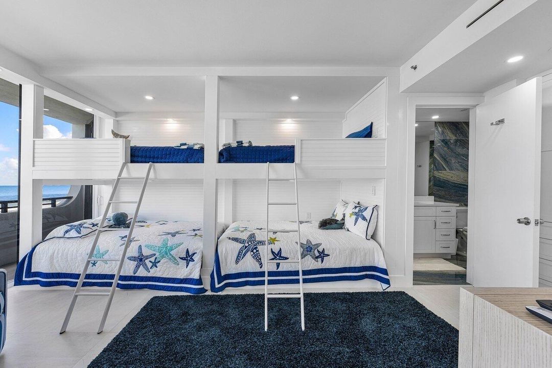 На продажу: $4,395,000 (2 спален, 2 ванн, 2244 Квадратных фут)