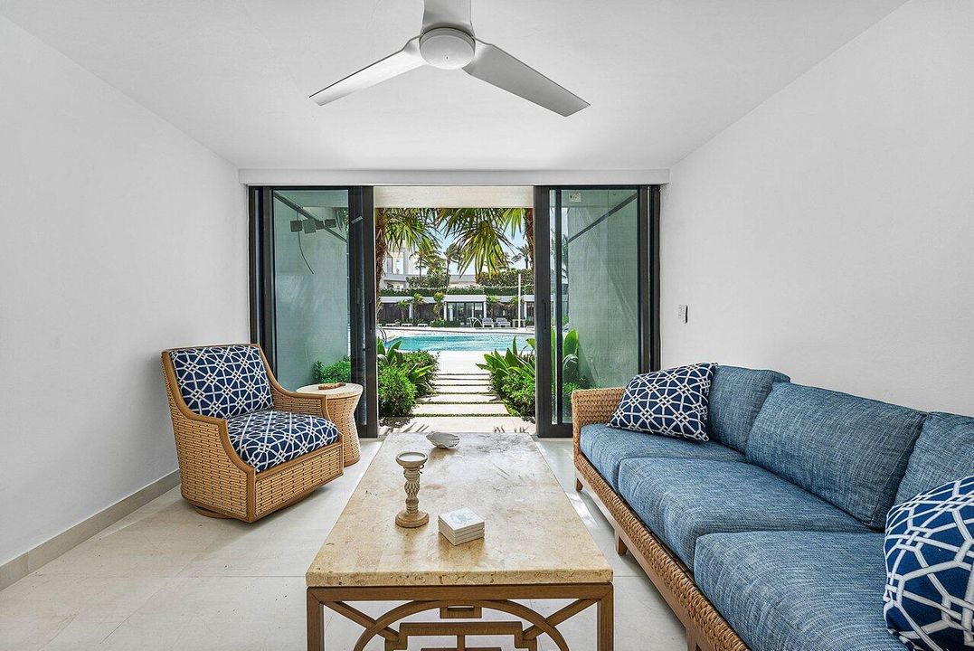 На продажу: $4,395,000 (2 спален, 2 ванн, 2244 Квадратных фут)