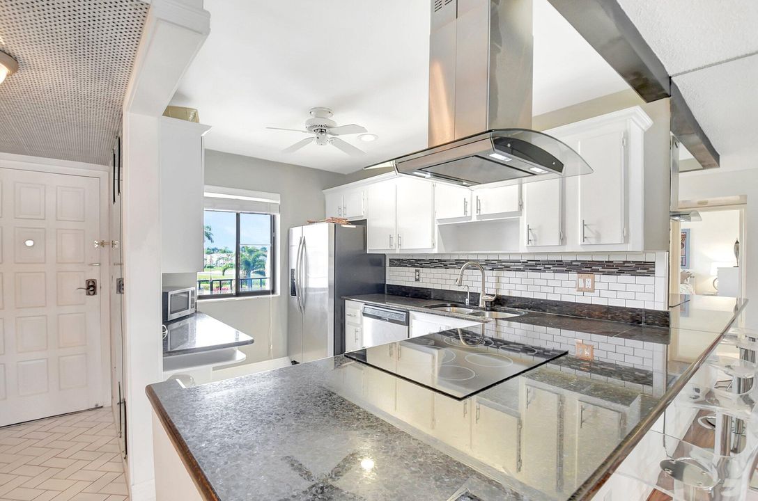 合同活跃: $1,875 (2 贝兹, 2 浴室, 939 平方英尺)