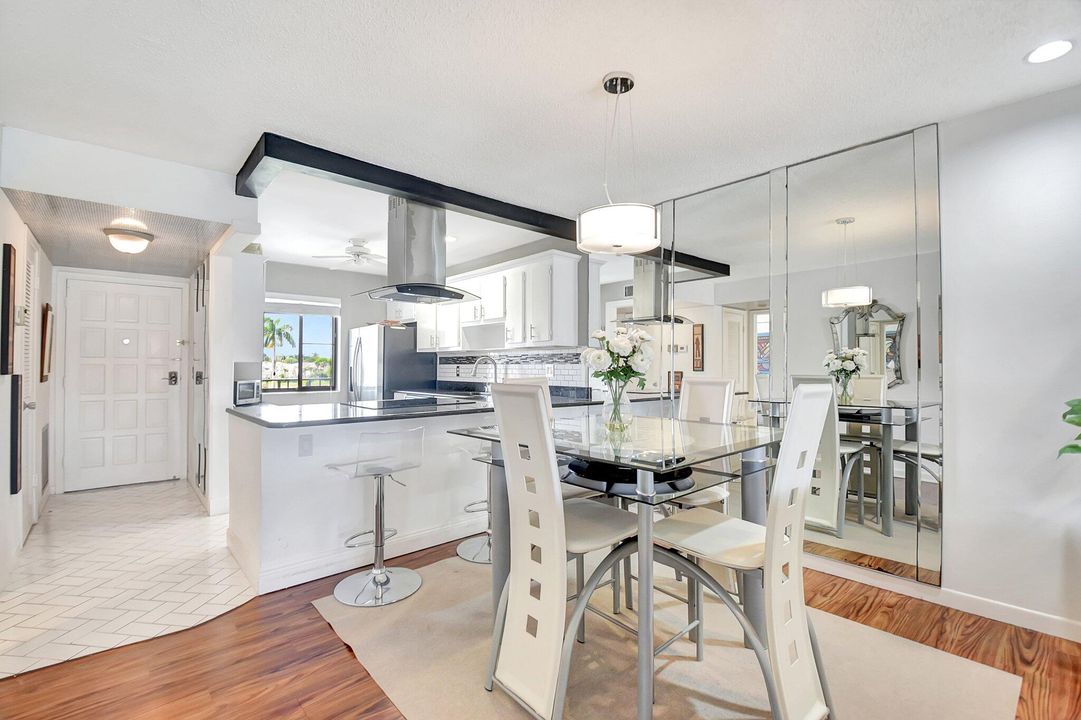 合同活跃: $1,875 (2 贝兹, 2 浴室, 939 平方英尺)