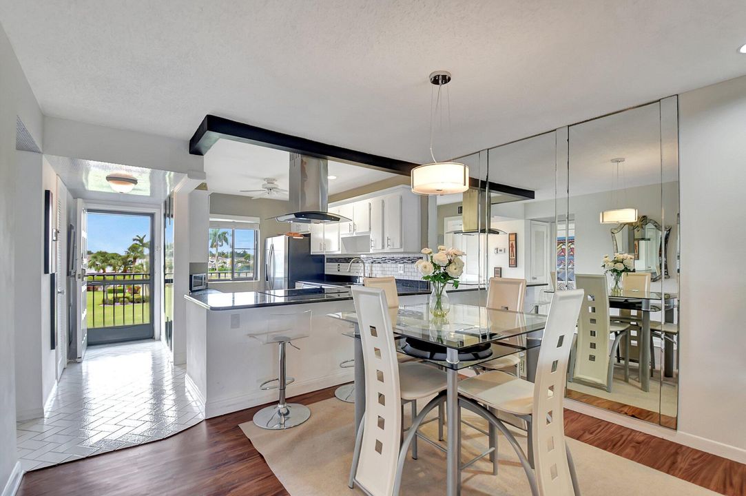 合同活跃: $1,875 (2 贝兹, 2 浴室, 939 平方英尺)