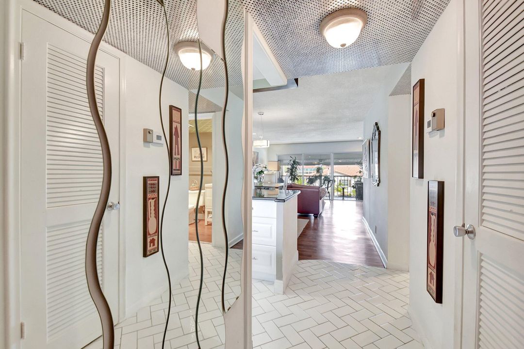 合同活跃: $1,875 (2 贝兹, 2 浴室, 939 平方英尺)