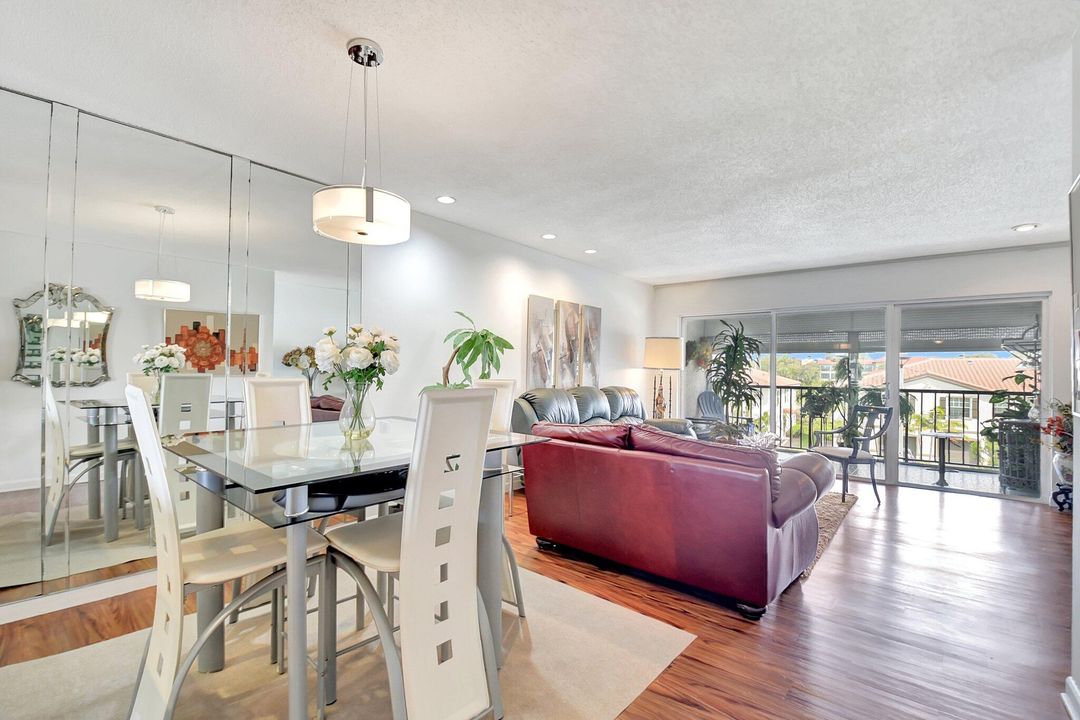 合同活跃: $1,875 (2 贝兹, 2 浴室, 939 平方英尺)